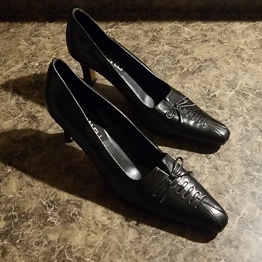 Van Eli heels